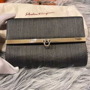 Ferragamo evening clutch or with shoulder strap made of quality silver metal.